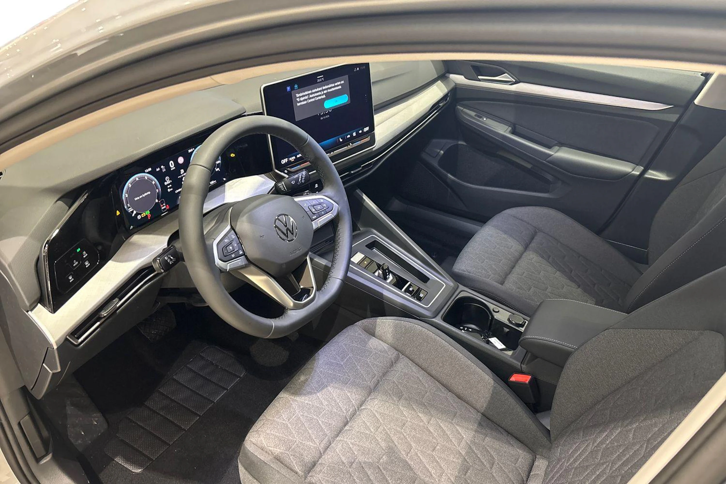 harmaa Volkswagen Golf 2026 kuva 6.