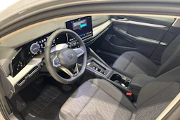harmaa Volkswagen Golf 2026 kuva 6.