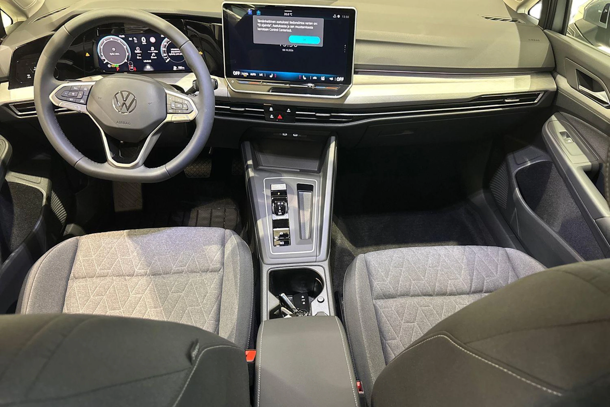 harmaa Volkswagen Golf 2026 kuva 7.