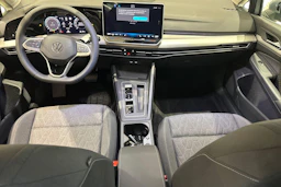 harmaa Volkswagen Golf 2026 kuva 7.