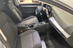 harmaa Volkswagen Golf 2026 kuva 11.