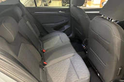 harmaa Volkswagen Golf 2026 kuva 12.