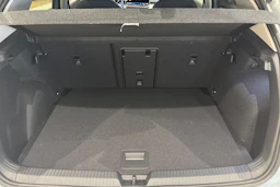 harmaa Volkswagen Golf 2026 kuva 14.