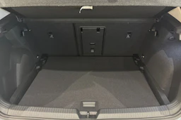harmaa Volkswagen Golf 2026 kuva 15.