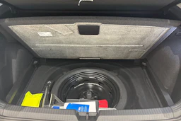 harmaa Volkswagen Golf 2026 kuva 16.