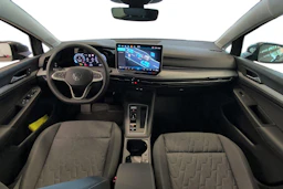 harmaa Volkswagen Golf 2026 kuva 7.