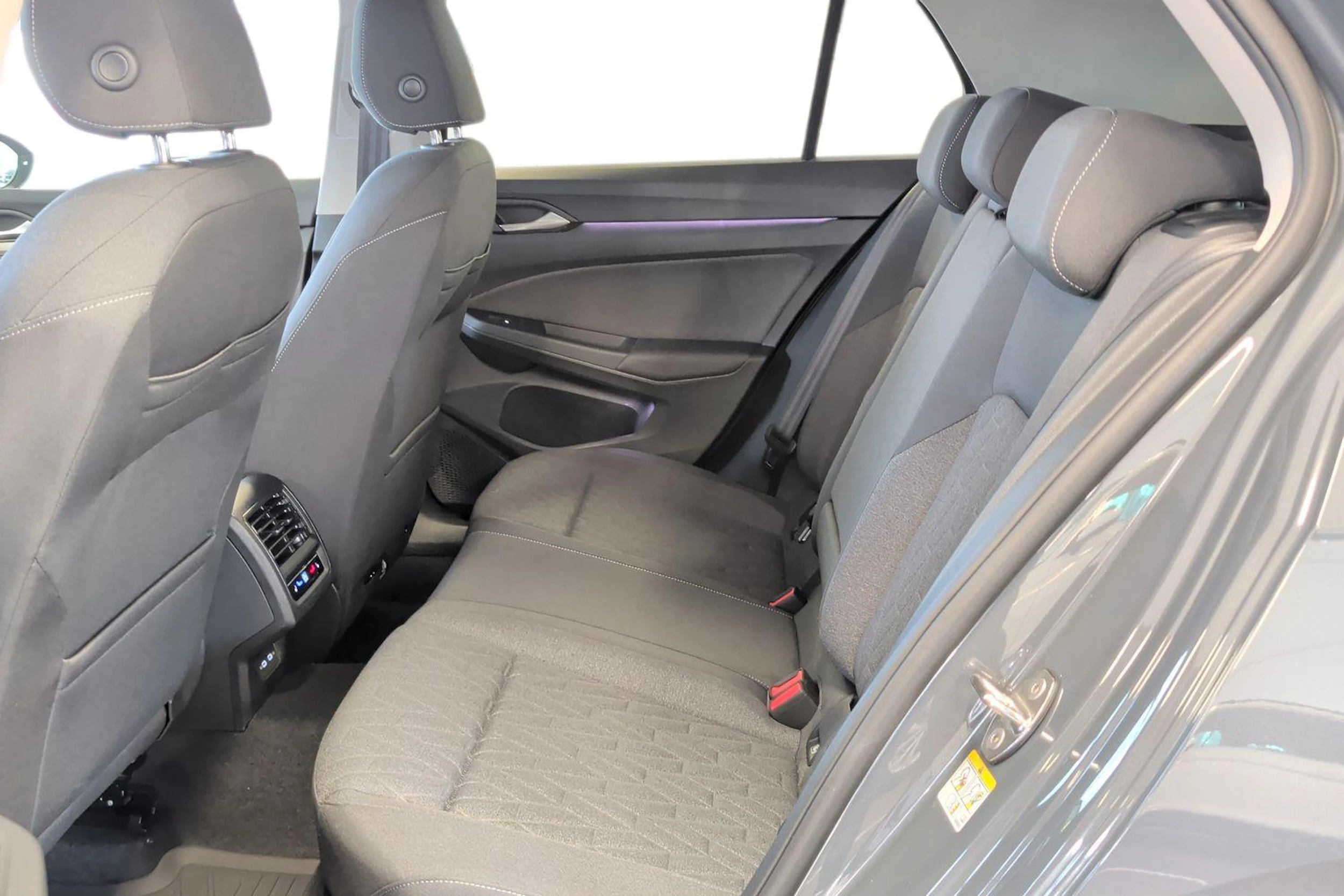 harmaa Volkswagen Golf 2026 kuva 8.