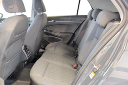 harmaa Volkswagen Golf 2026 kuva 8.