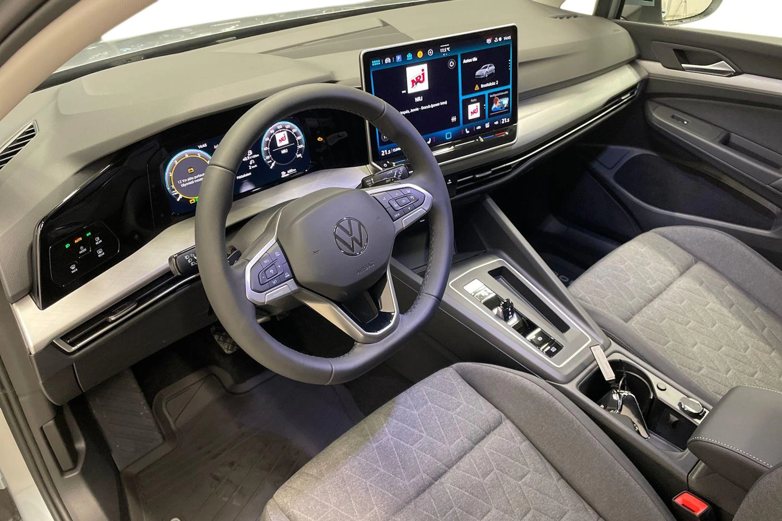 harmaa Volkswagen Golf 2026 kuva 6.
