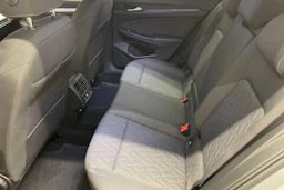 harmaa Volkswagen Golf 2026 kuva 8.