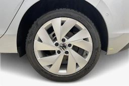 harmaa Volkswagen Golf 2026 kuva 9.
