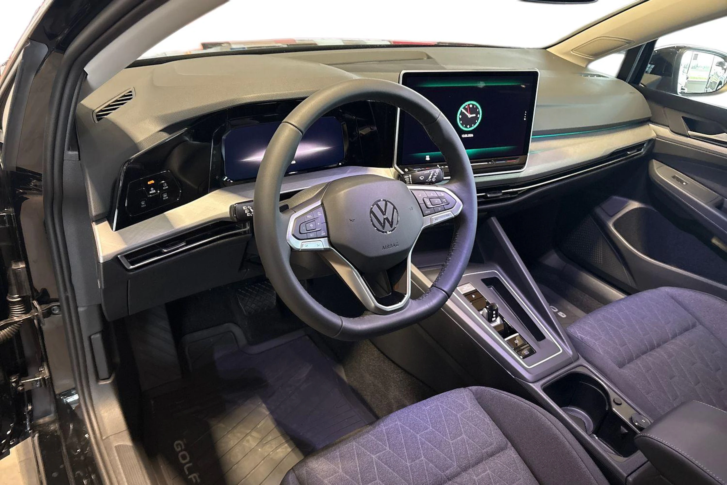 musta Volkswagen Golf 2026 kuva 6.