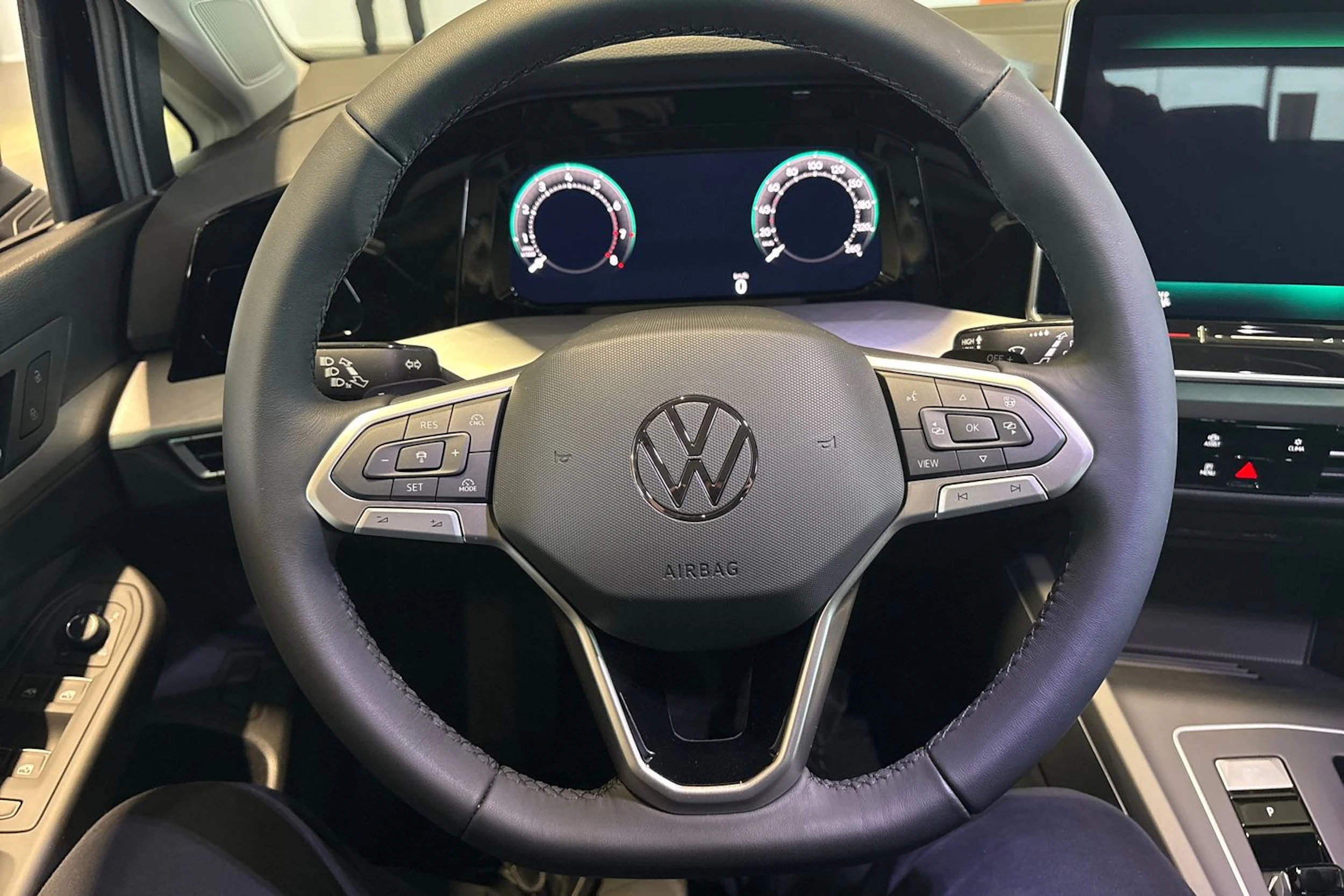 musta Volkswagen Golf 2026 kuva 12.