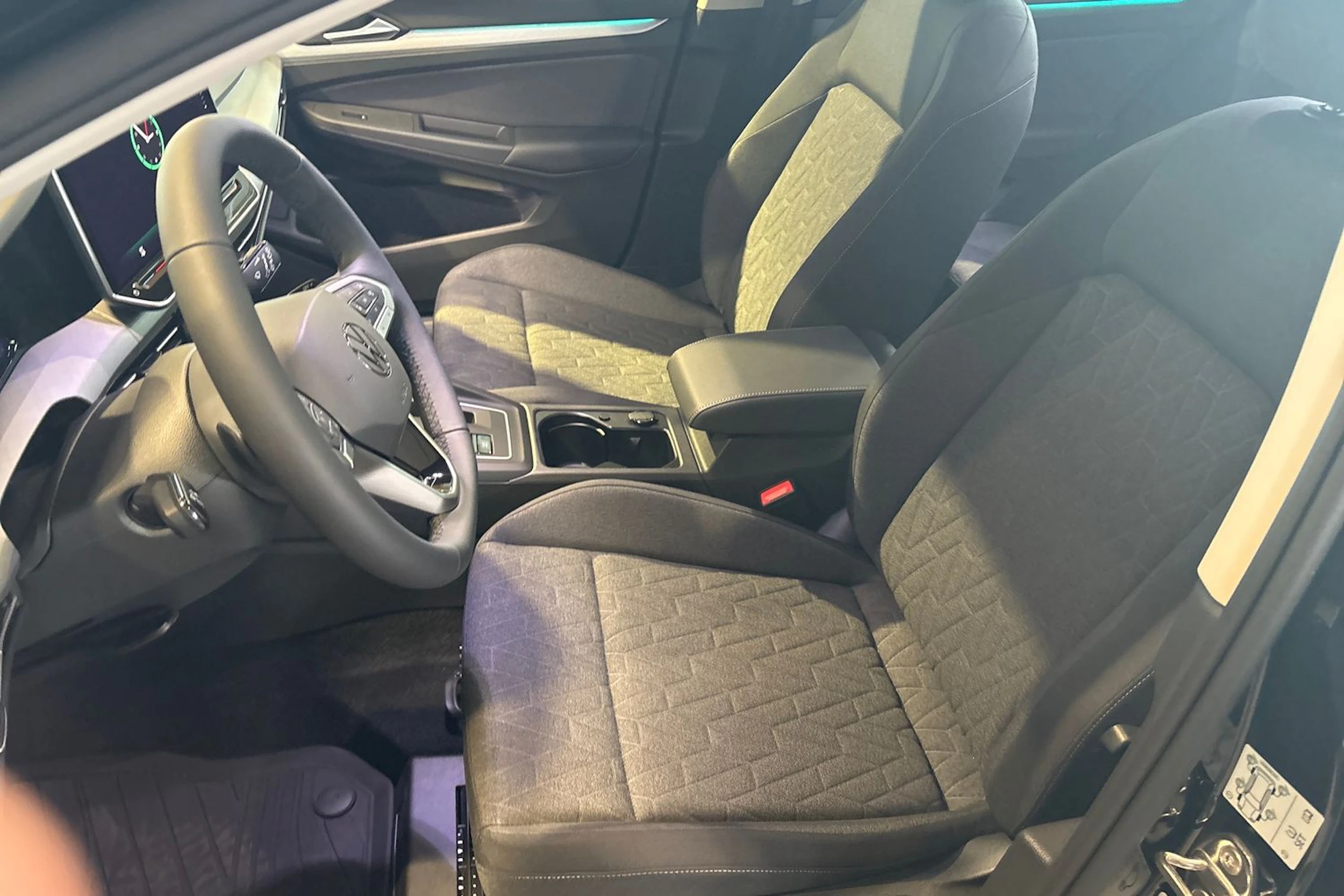 musta Volkswagen Golf 2026 kuva 15.