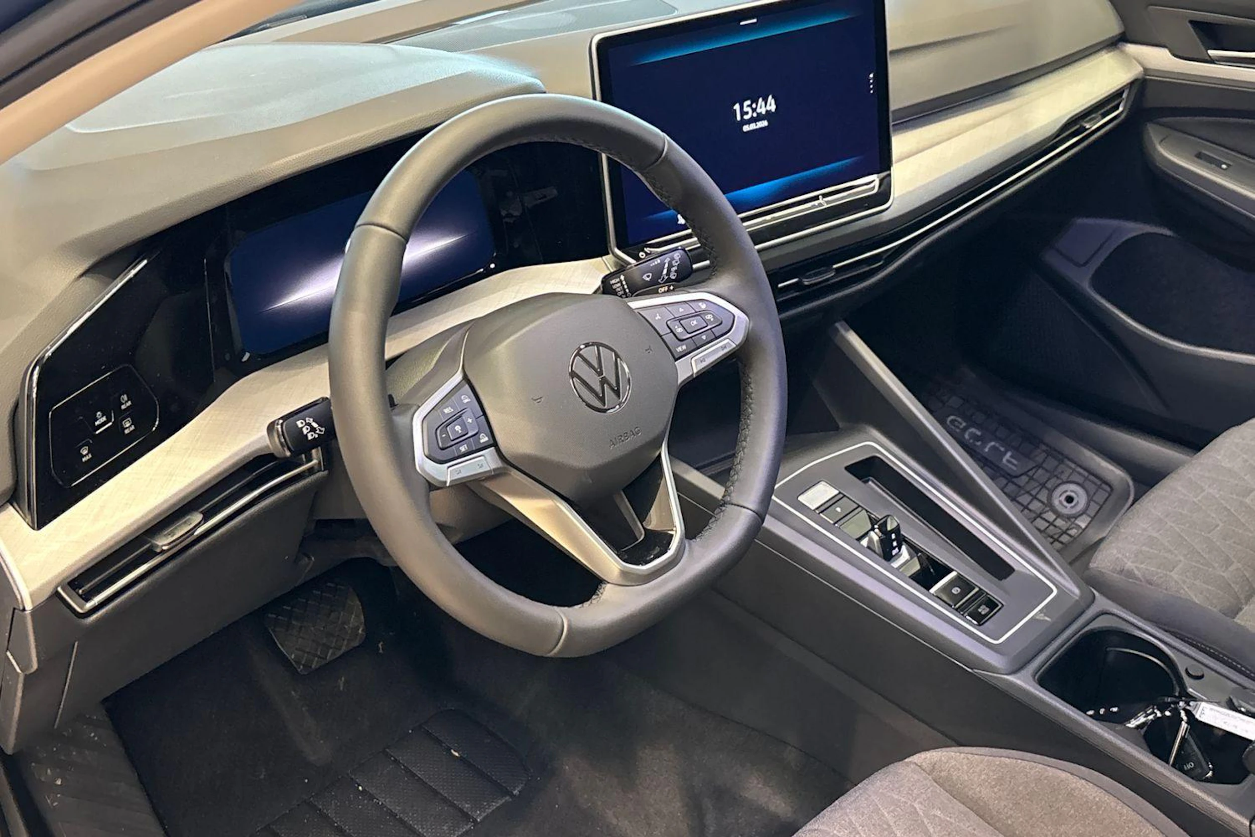 sininen Volkswagen Golf 2026 kuva 6.