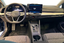 sininen Volkswagen Golf 2026 kuva 7.