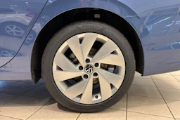 sininen Volkswagen Golf 2026 kuva 10.