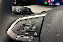 sininen Volkswagen Golf 2026 kuva 24.