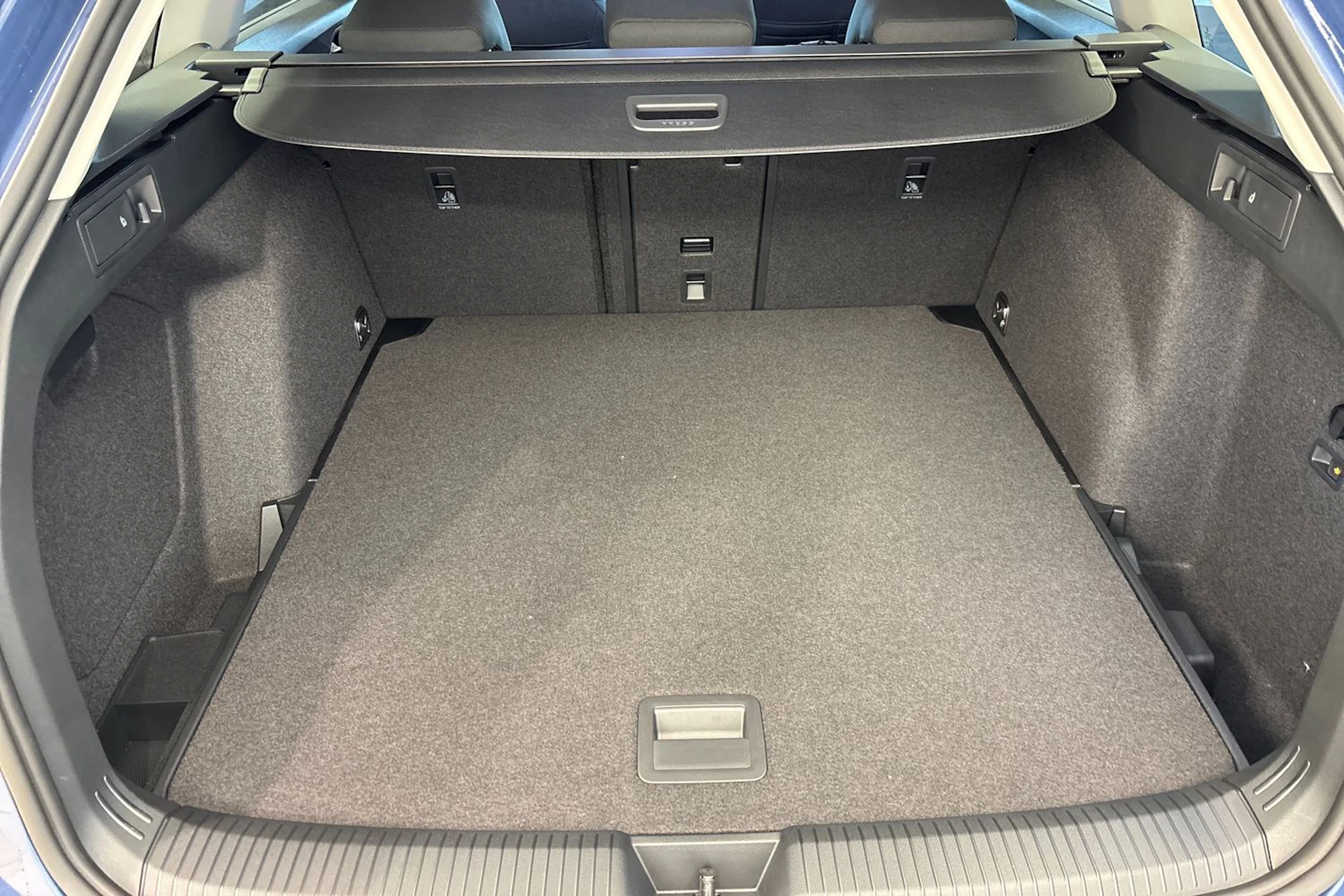 sininen Volkswagen Golf 2026 kuva 28.