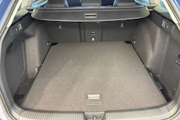 sininen Volkswagen Golf 2026 kuva 28.