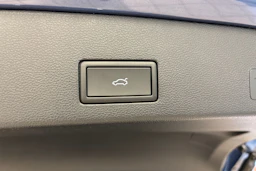 sininen Volkswagen Golf 2026 kuva 32.