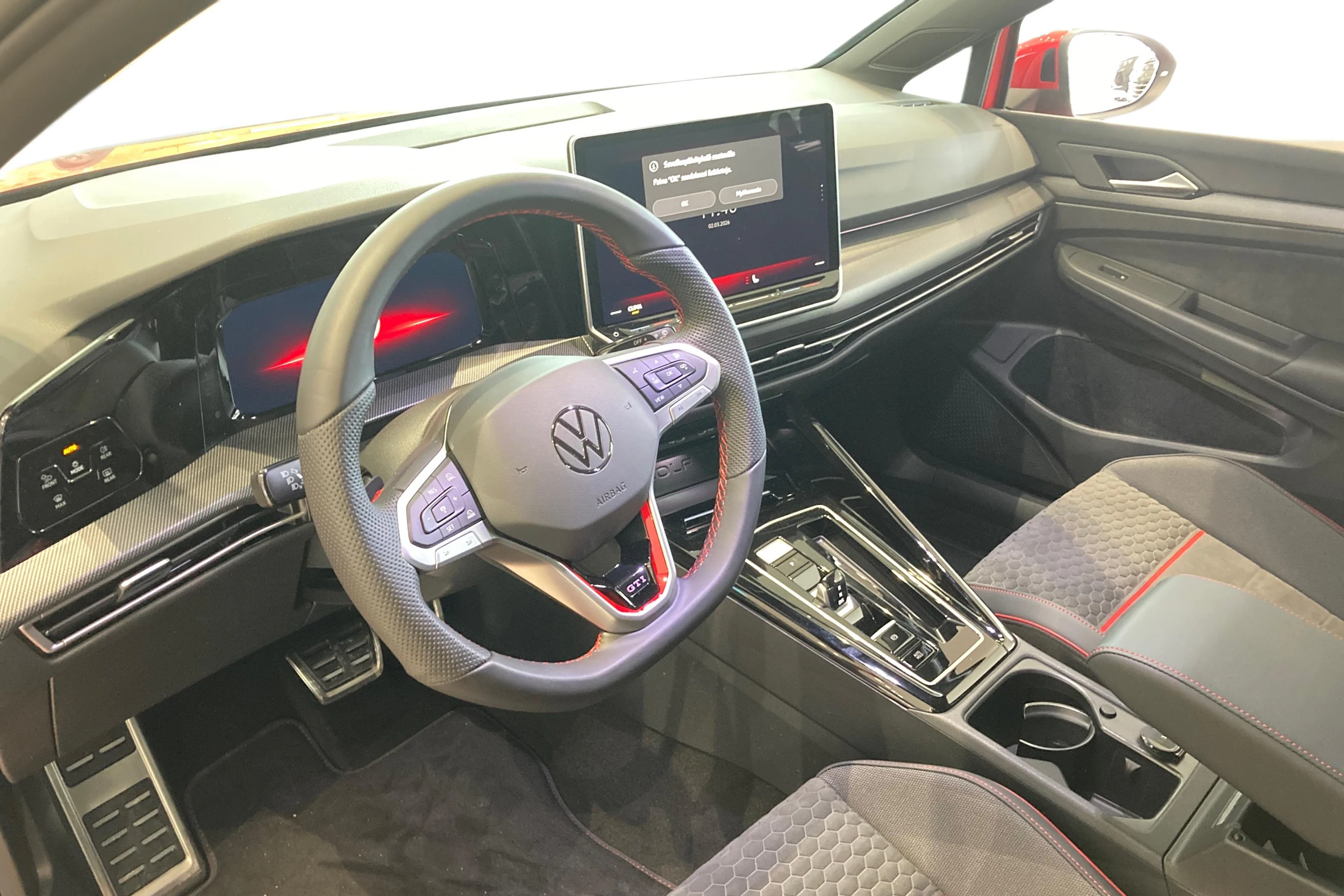 punainen Volkswagen Golf 2026 kuva 6.