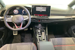 punainen Volkswagen Golf 2026 kuva 7.