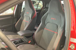 punainen Volkswagen Golf 2026 kuva 11.