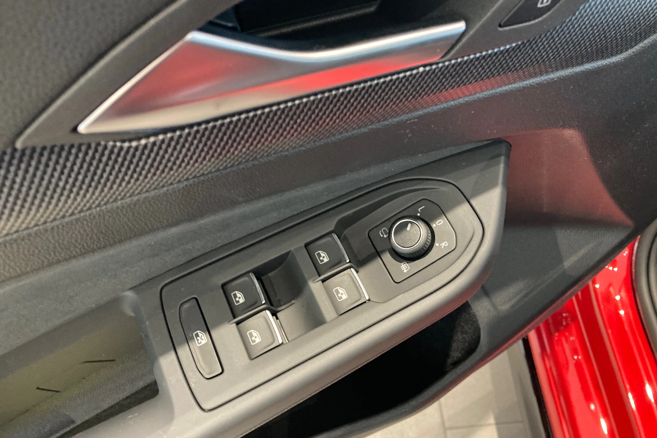 punainen Volkswagen Golf 2026 kuva 12.