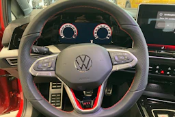 punainen Volkswagen Golf 2026 kuva 13.