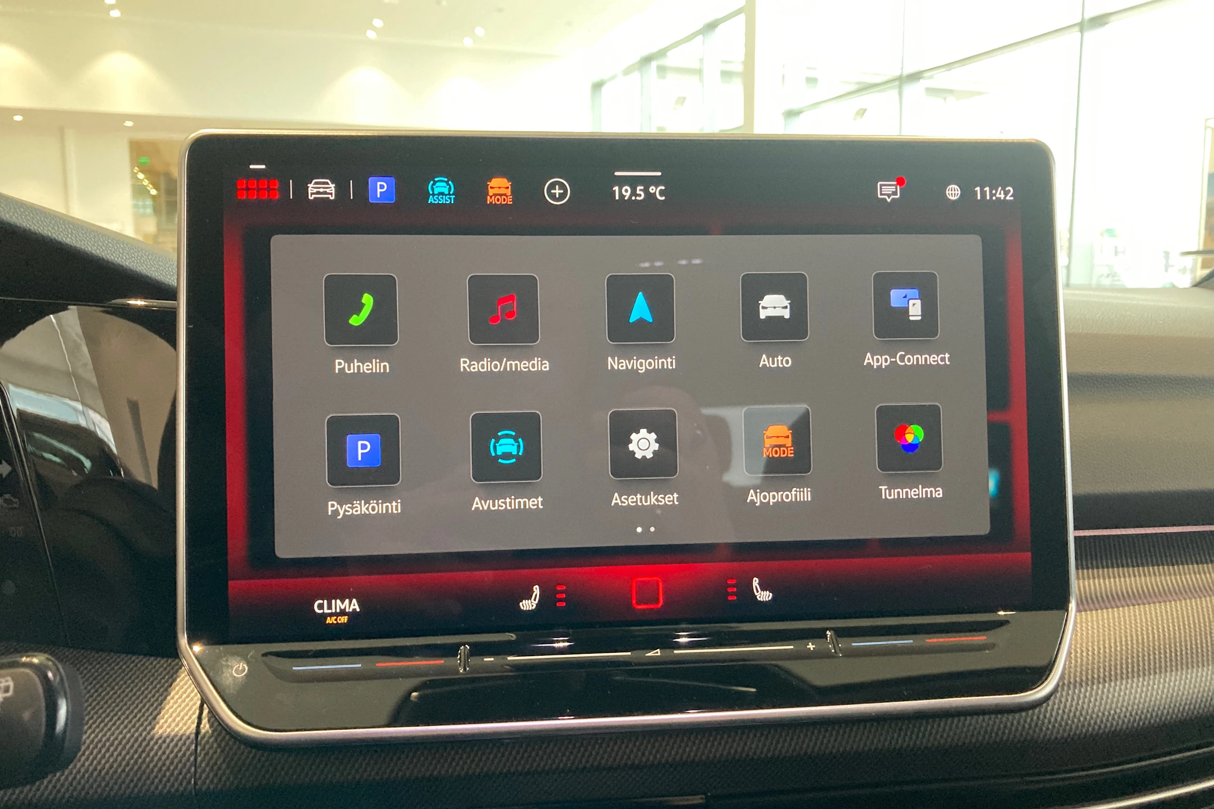 punainen Volkswagen Golf 2026 kuva 15.