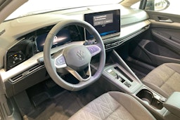 harmaa Volkswagen Golf 2026 kuva 6.