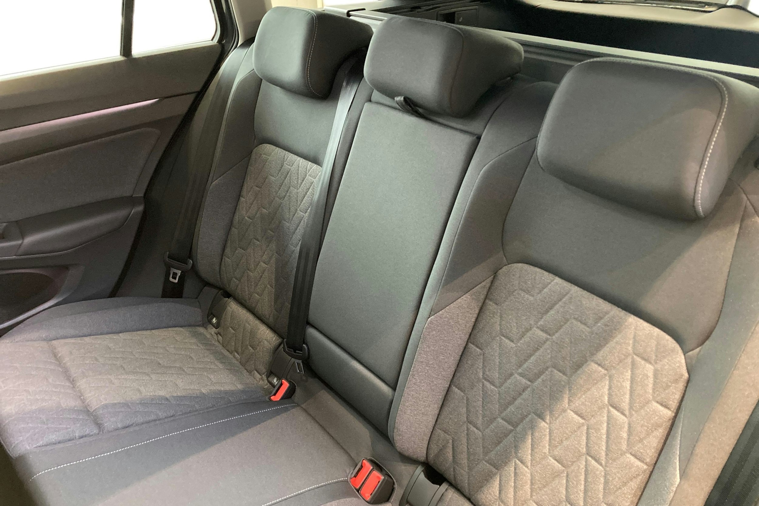 harmaa Volkswagen Golf 2026 kuva 8.