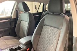 harmaa Volkswagen Golf 2026 kuva 11.