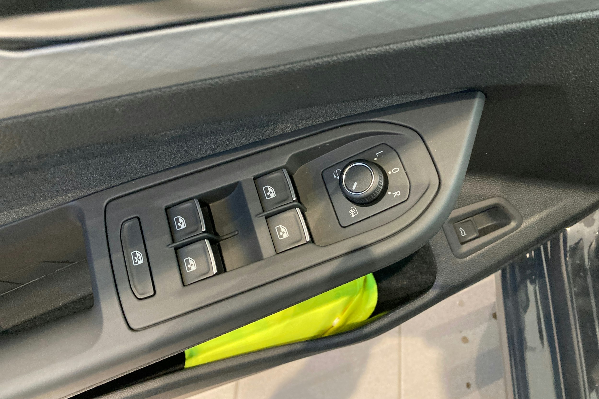 harmaa Volkswagen Golf 2026 kuva 12.