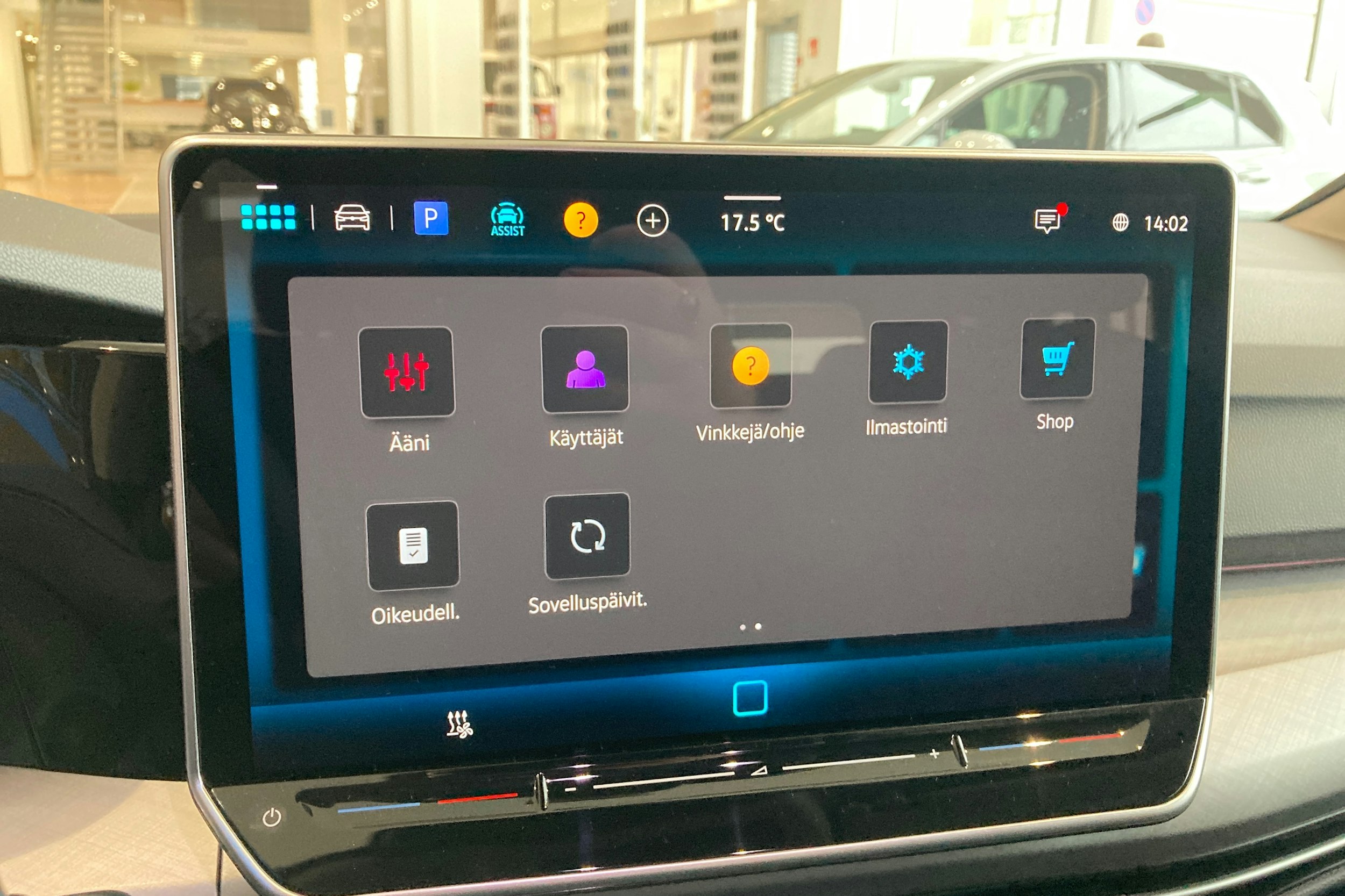 harmaa Volkswagen Golf 2026 kuva 16.