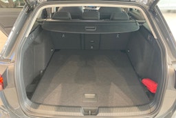 harmaa Volkswagen Golf 2026 kuva 19.