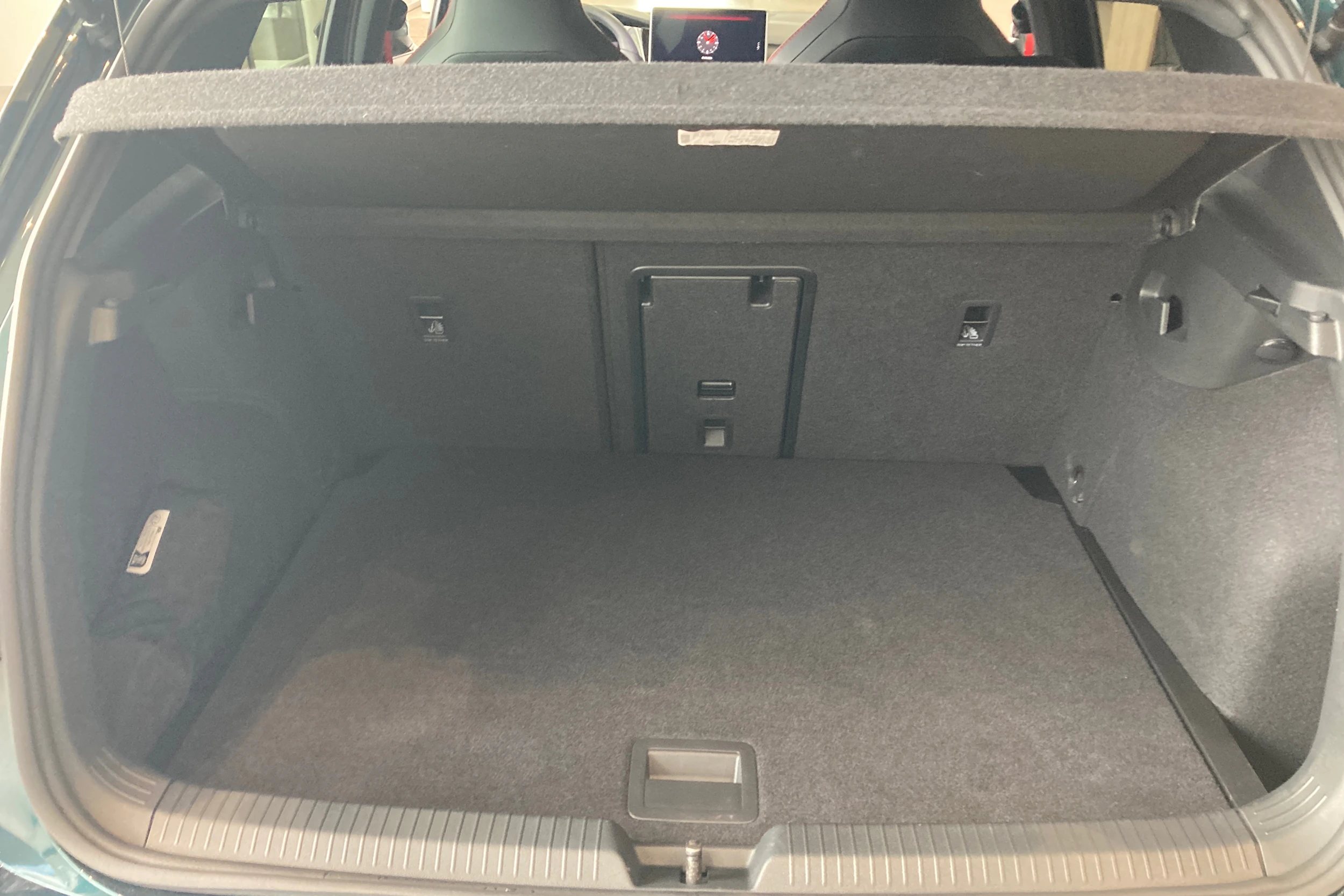 vihreä Volkswagen Golf 2026 kuva 18.
