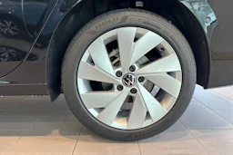 musta Volkswagen Golf 2026 kuva 10.