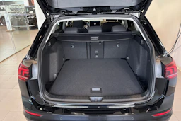musta Volkswagen Golf 2026 kuva 12.