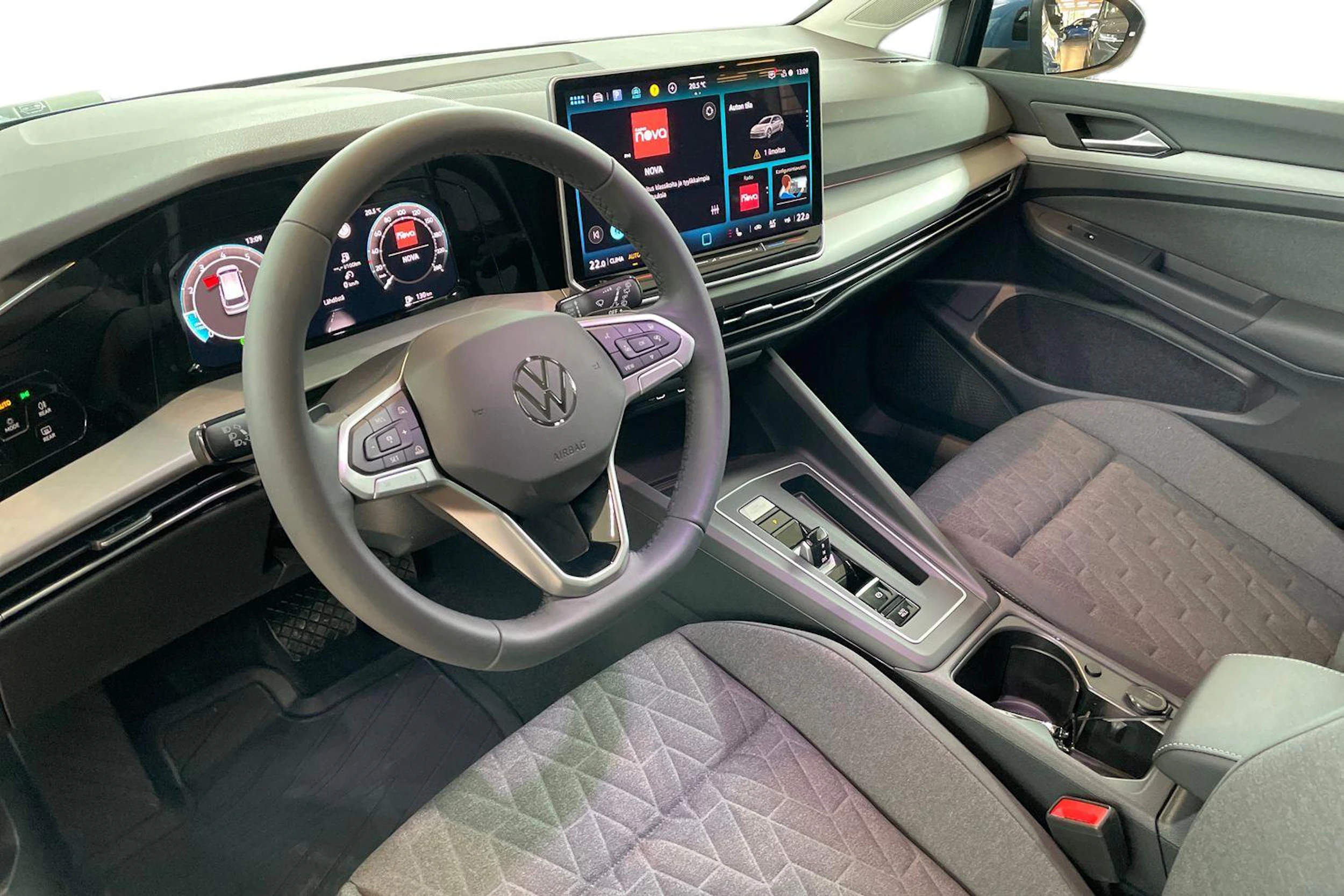sininen Volkswagen Golf 2026 kuva 6.