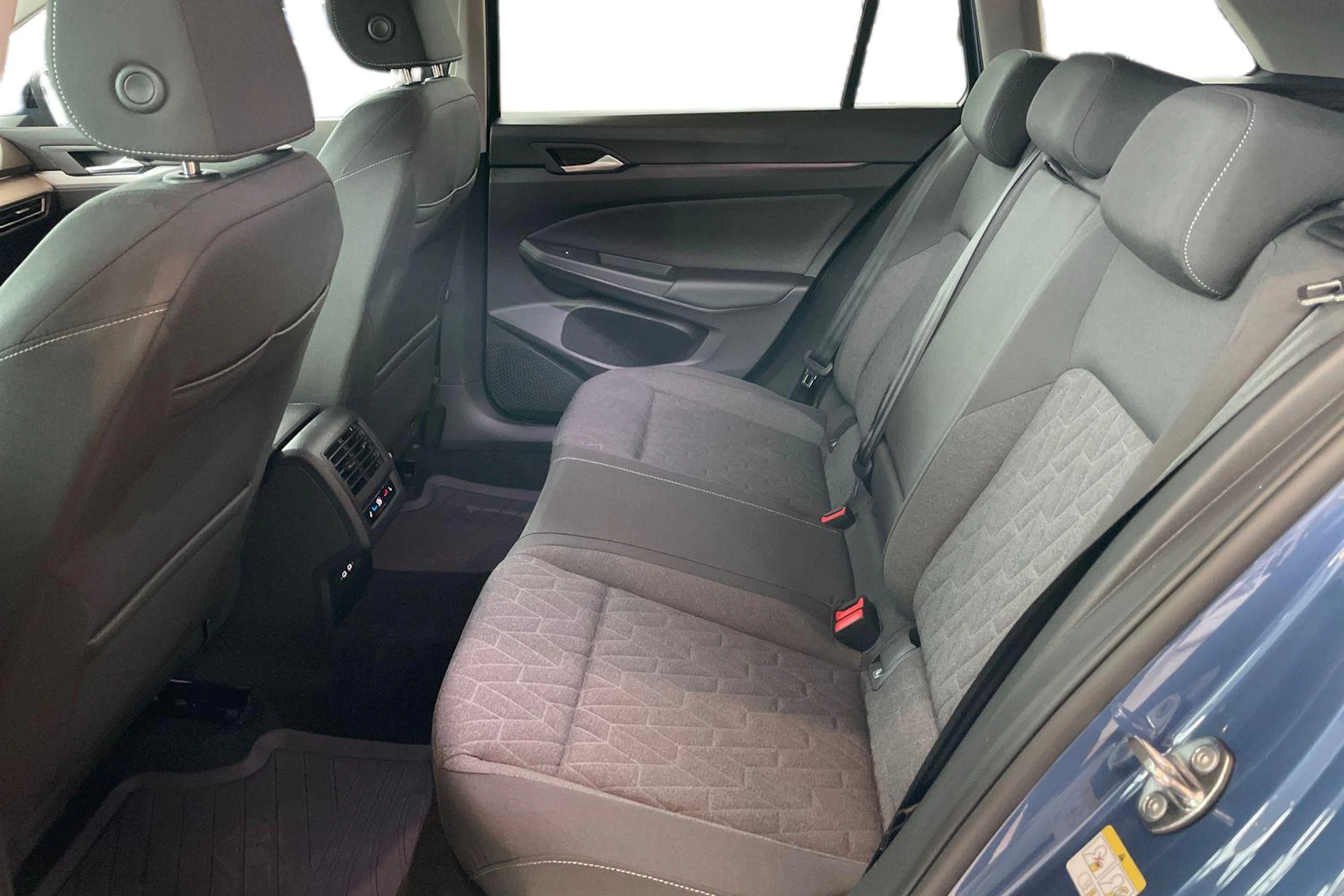 sininen Volkswagen Golf 2026 kuva 8.