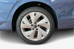 sininen Volkswagen Golf 2026 kuva 9.