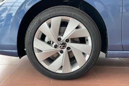 sininen Volkswagen Golf 2026 kuva 10.