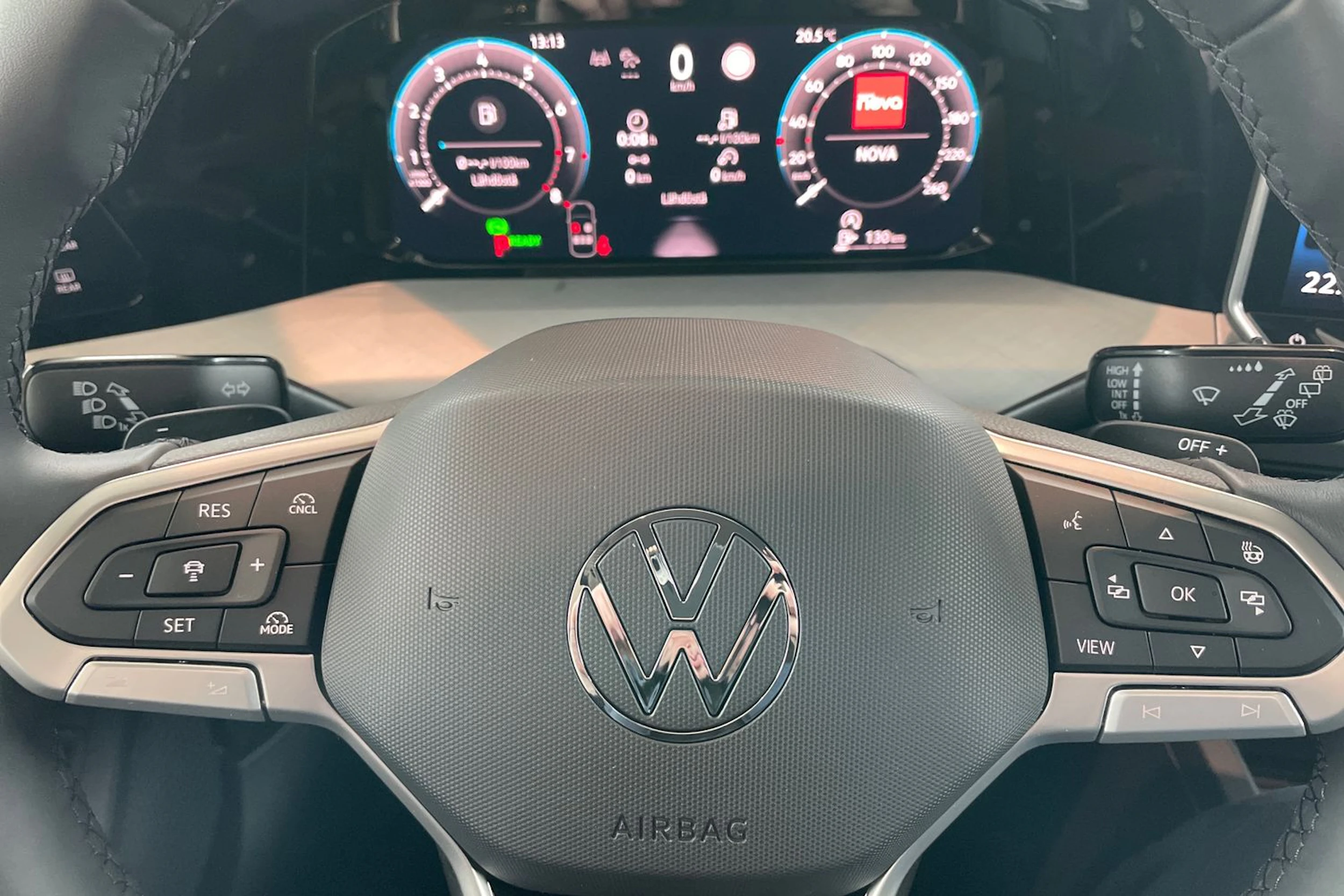 sininen Volkswagen Golf 2026 kuva 15.