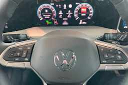 sininen Volkswagen Golf 2026 kuva 15.