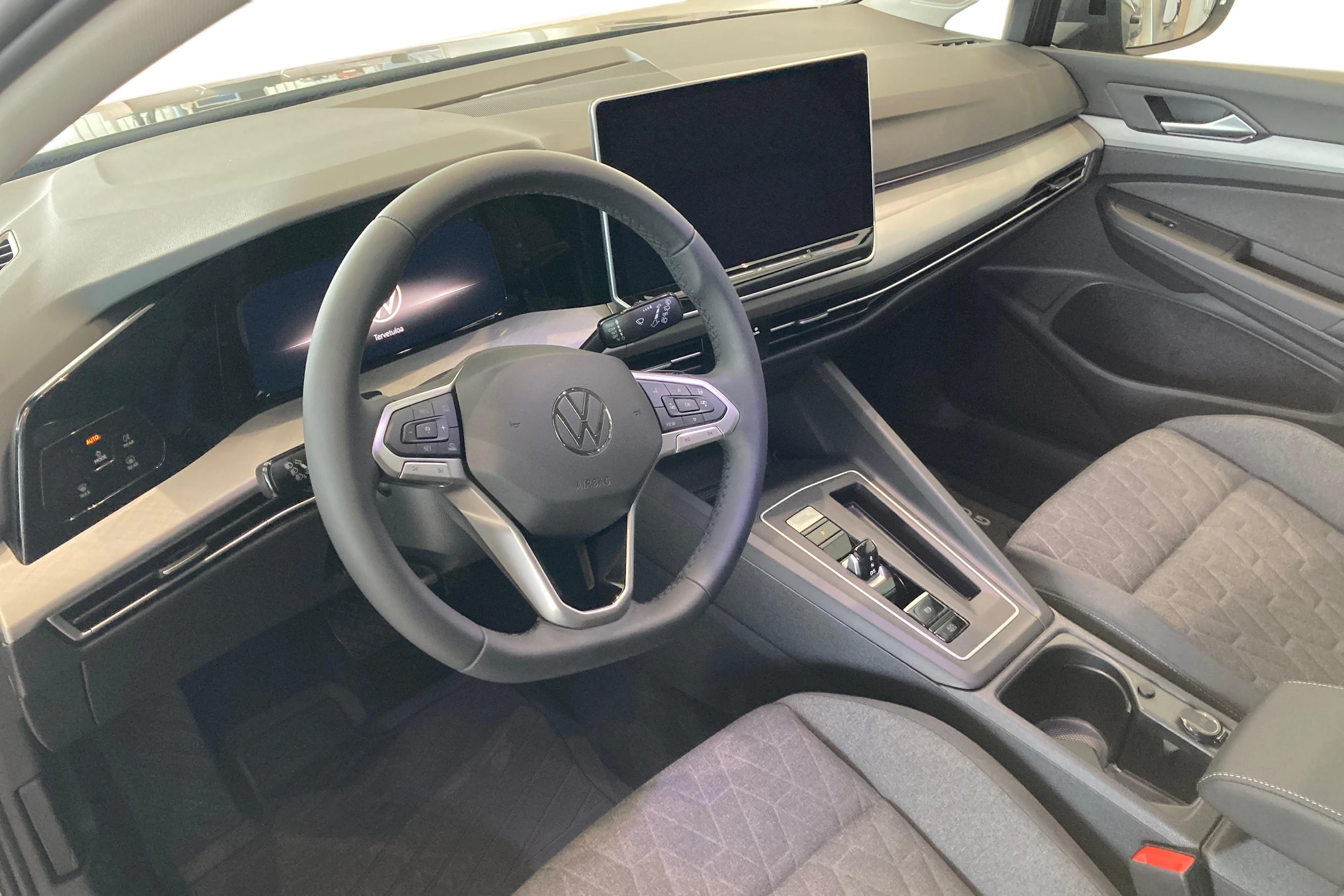 harmaa Volkswagen Golf 2026 kuva 6.