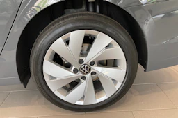 harmaa Volkswagen Golf 2026 kuva 10.