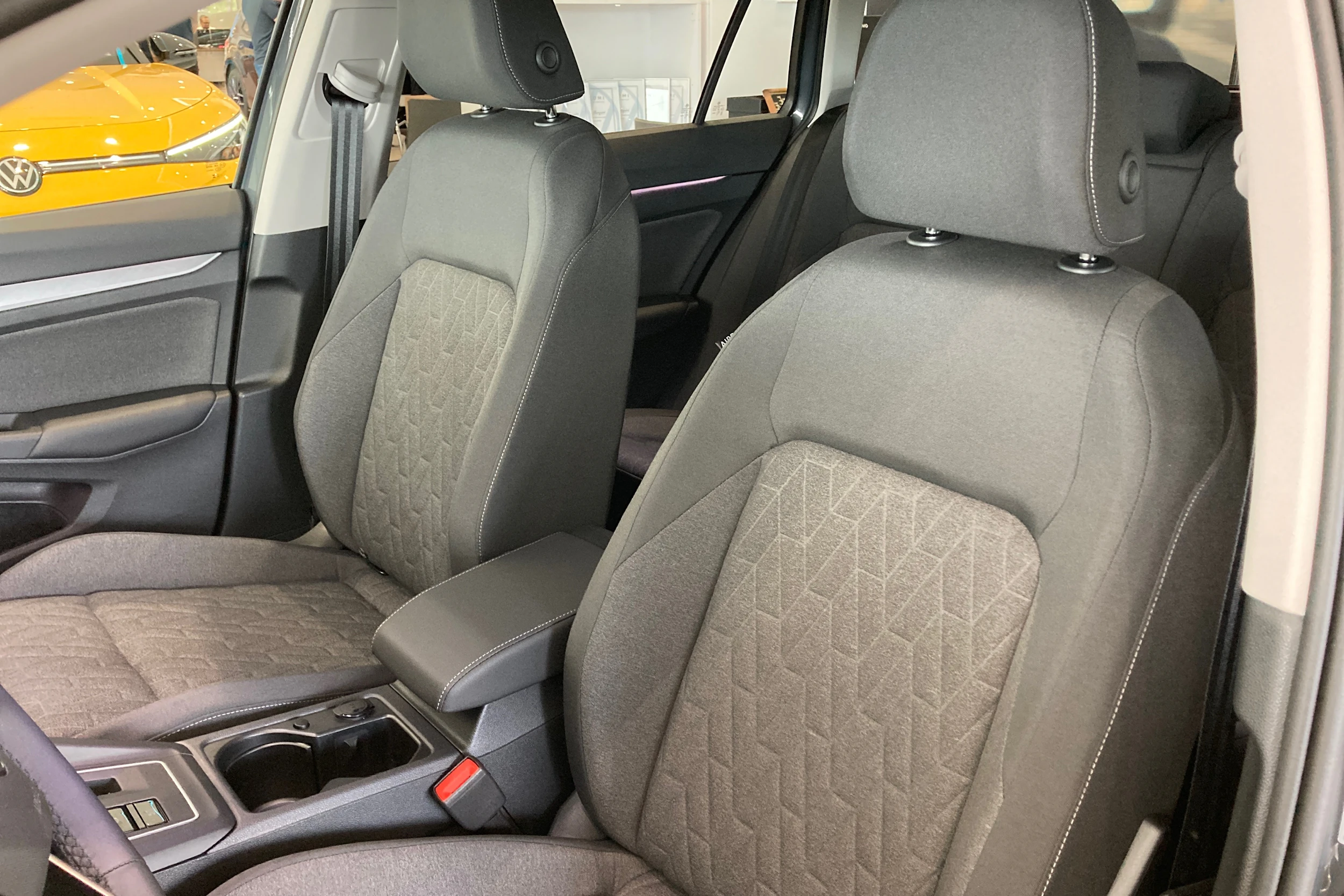 harmaa Volkswagen Golf 2026 kuva 11.