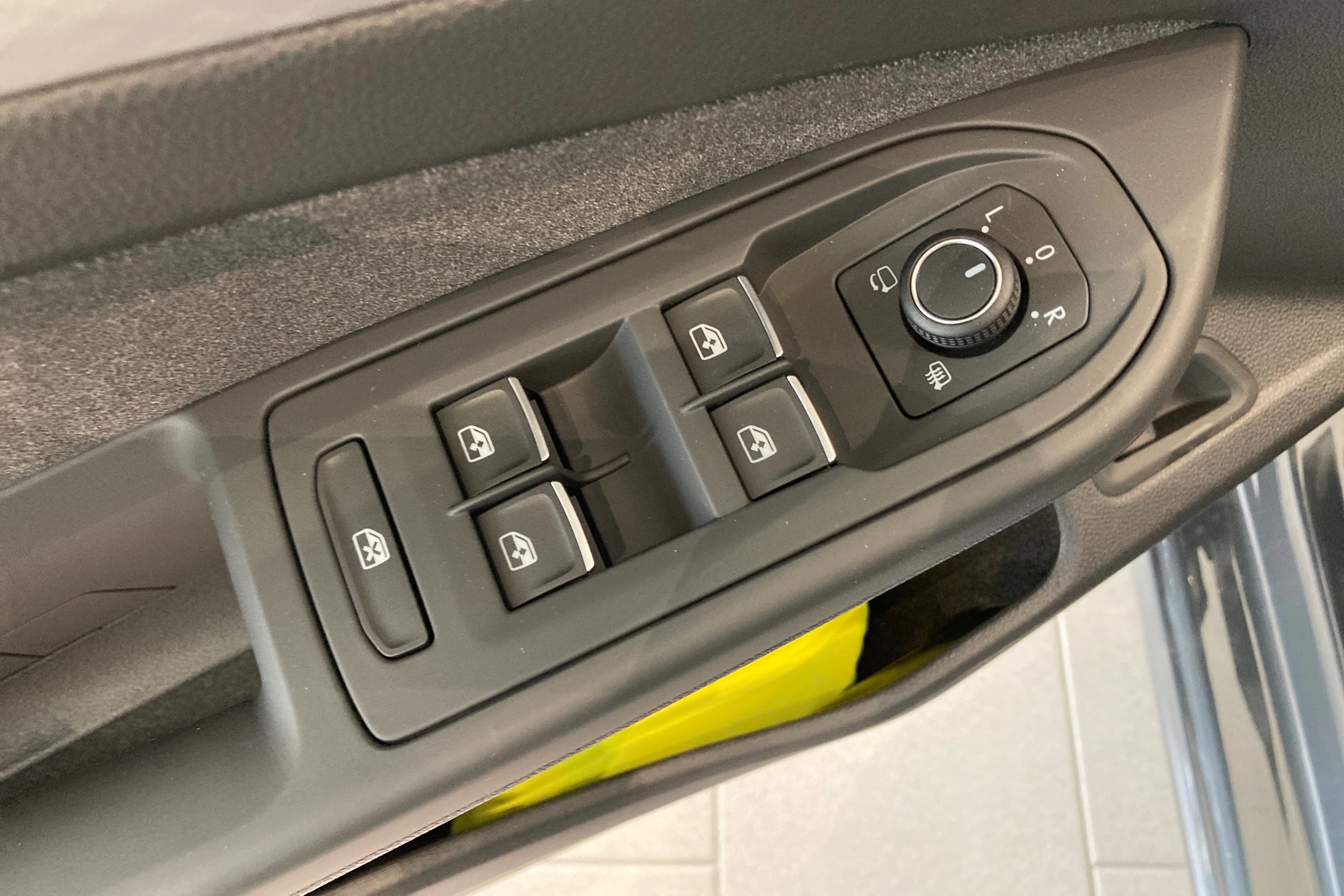 harmaa Volkswagen Golf 2026 kuva 12.